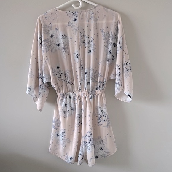 Flower Detail Romper - Picture 3 of 4